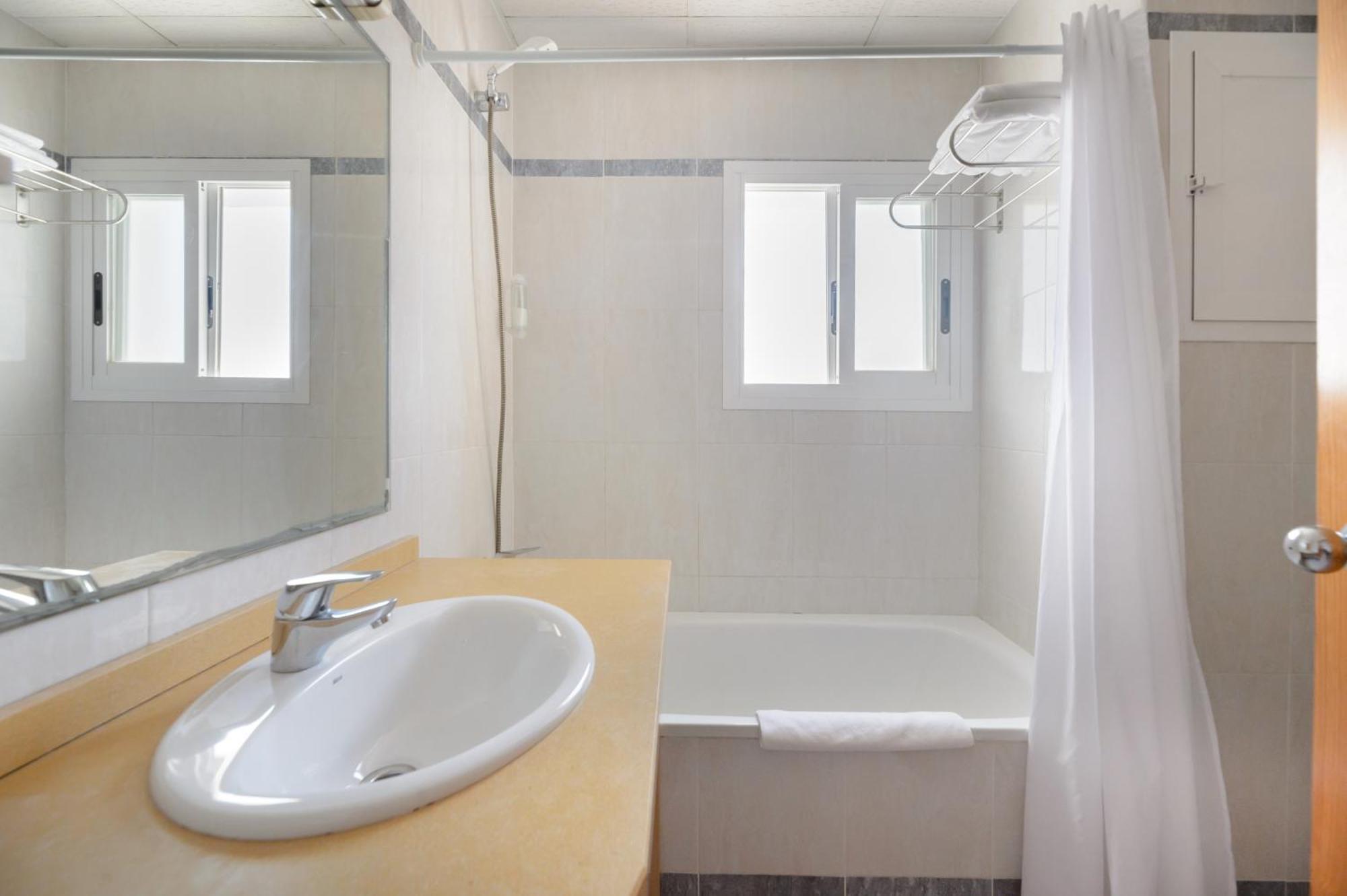Aparthotel Vibra Sanan - Adults Only Сан-Антоніо Екстер'єр фото
